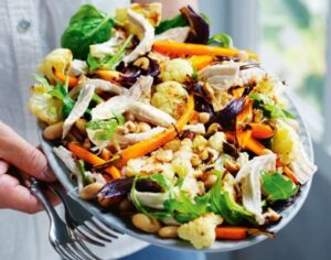 bowl with a colourful cauliflower salad and 2 forks